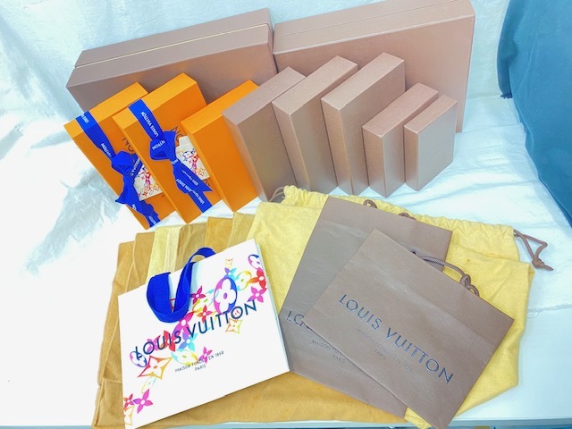 [ Louis Vuitton LOUIS VUITTON] бренд сумка для хранения коробка box бумажный пакет shopa- довольно большой . суммировать комплект 