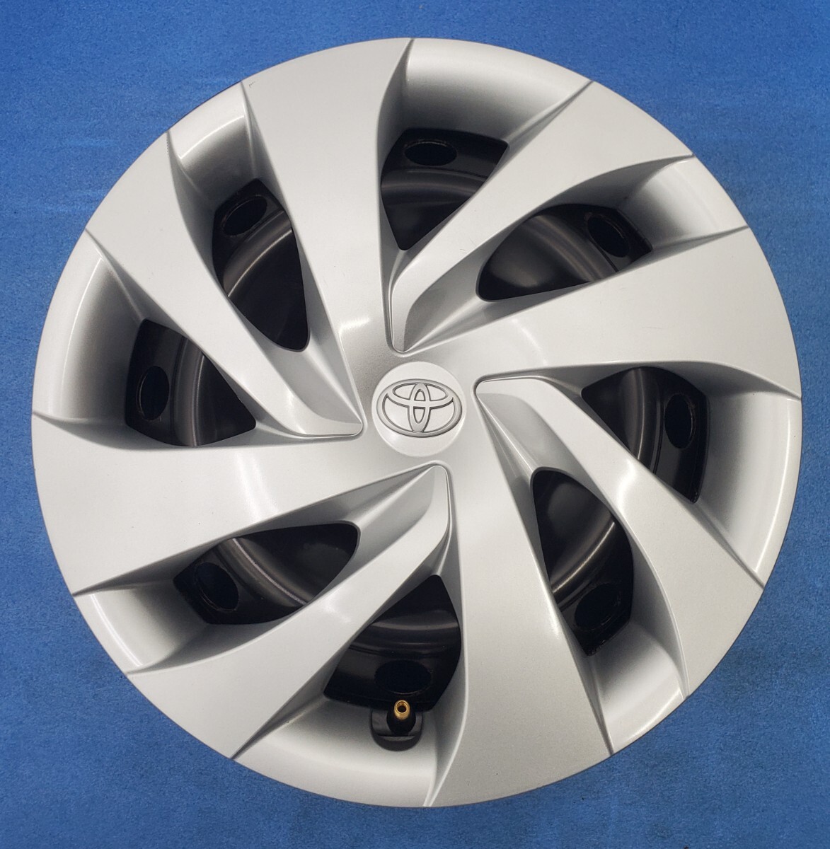 トヨタ ヤリス スチールホイール 14インチ 5.5J 4H PCD100 ホイールキャップ付き 流用可能 送料全国一律_画像5