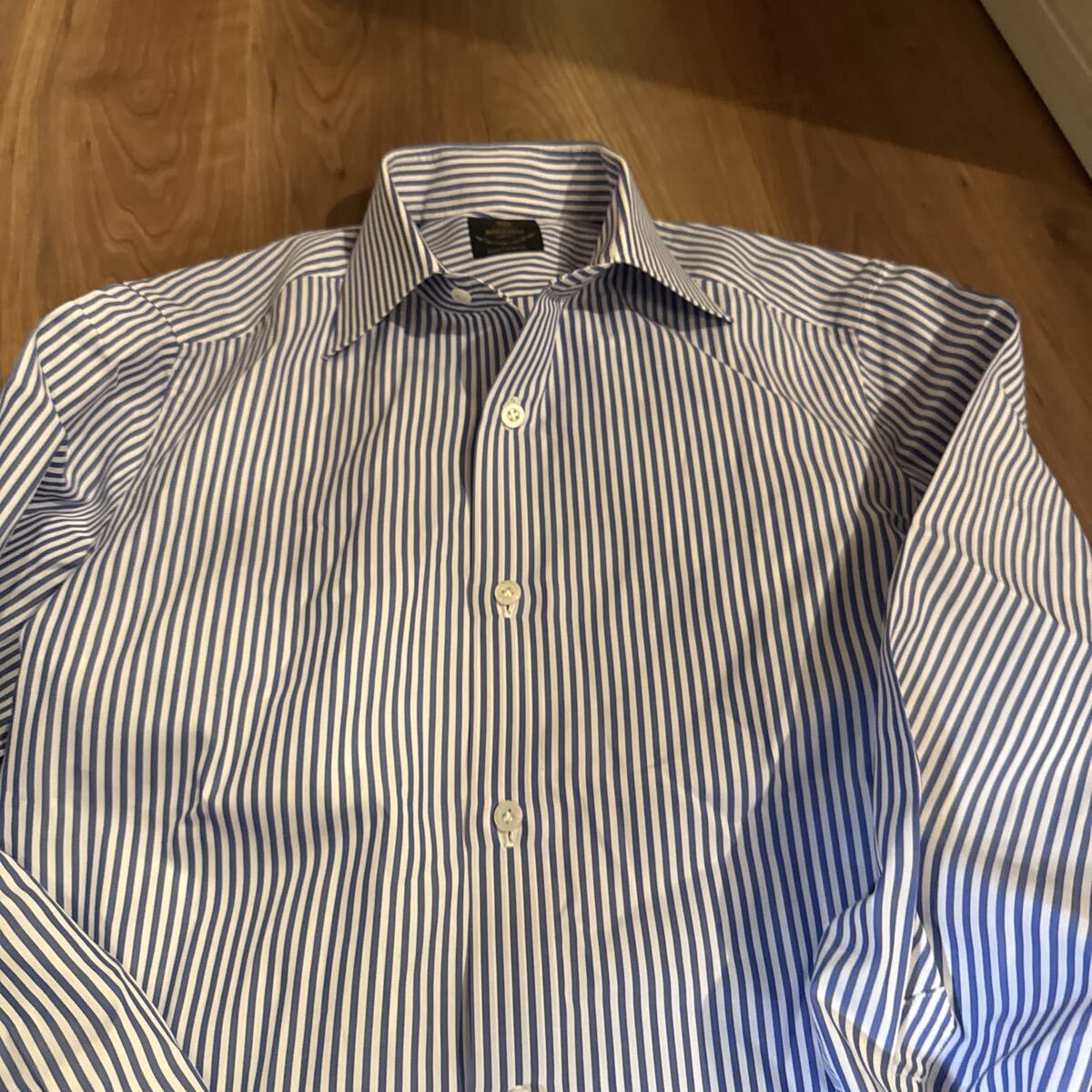 中古 LUIGI BORRELLI＜ルイジ ボレッリ＞ ドレスシャツ ロイヤルコレクション ブルーストライブ 38/15 長袖シャツ_画像2