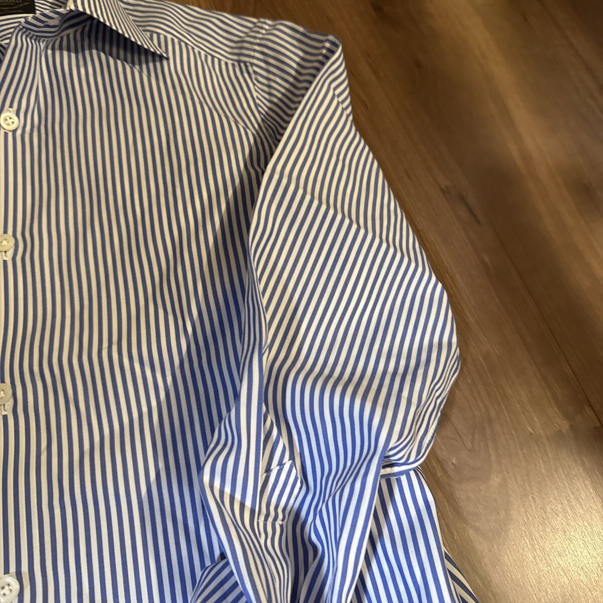 中古 LUIGI BORRELLI＜ルイジ ボレッリ＞ ドレスシャツ ロイヤルコレクション ブルーストライブ 38/15 長袖シャツ_画像4