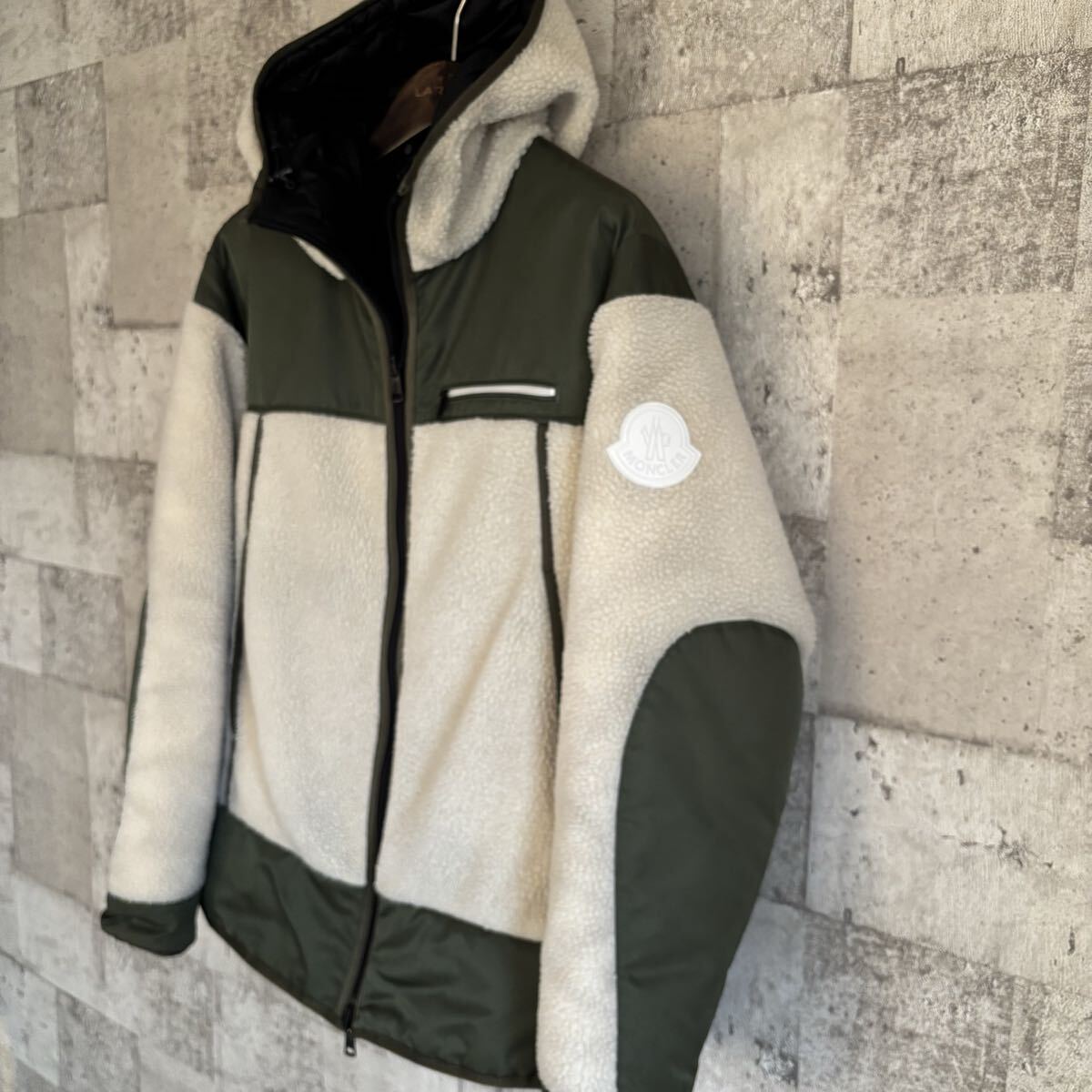 美品/送料無料) MONCLER GOUSTAN ボア/黒 リバーシブル サイズ3(L-XL) モンクレール ボアジャケット ダウンジャケット フーディー _画像3