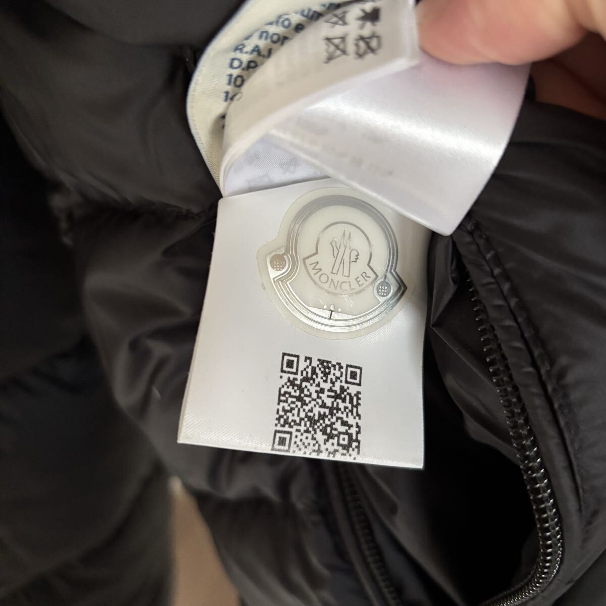 美品/送料無料) MONCLER GOUSTAN ボア/黒 リバーシブル サイズ3(L-XL) モンクレール ボアジャケット ダウンジャケット フーディー _画像8