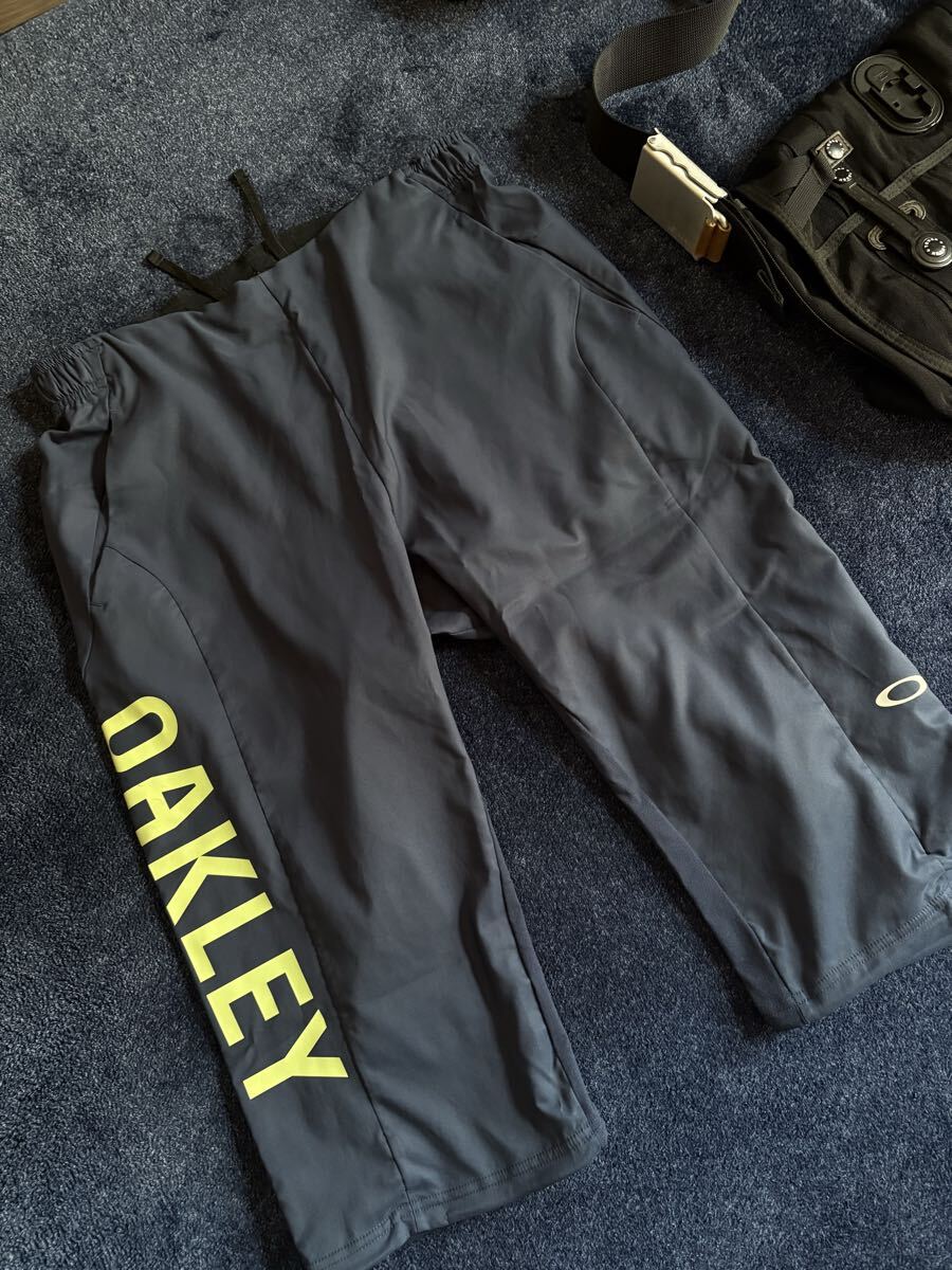 超美品 定価7,590円 オークリー OAKLEY メンズ クロスクォーターパンツ ENHANCE MOBILITY QUARTER PT5.0 sizeL ネイビー FOA406302_画像1