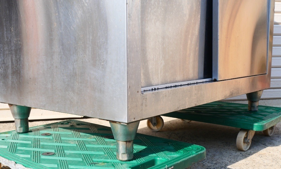 M150Mちょる【厨房機器】業務用ステンレスキャビネット 戸棚 食器庫 収納棚 両開き スライド扉 棚付<幅985×奥行600×高さ810mm>_画像8