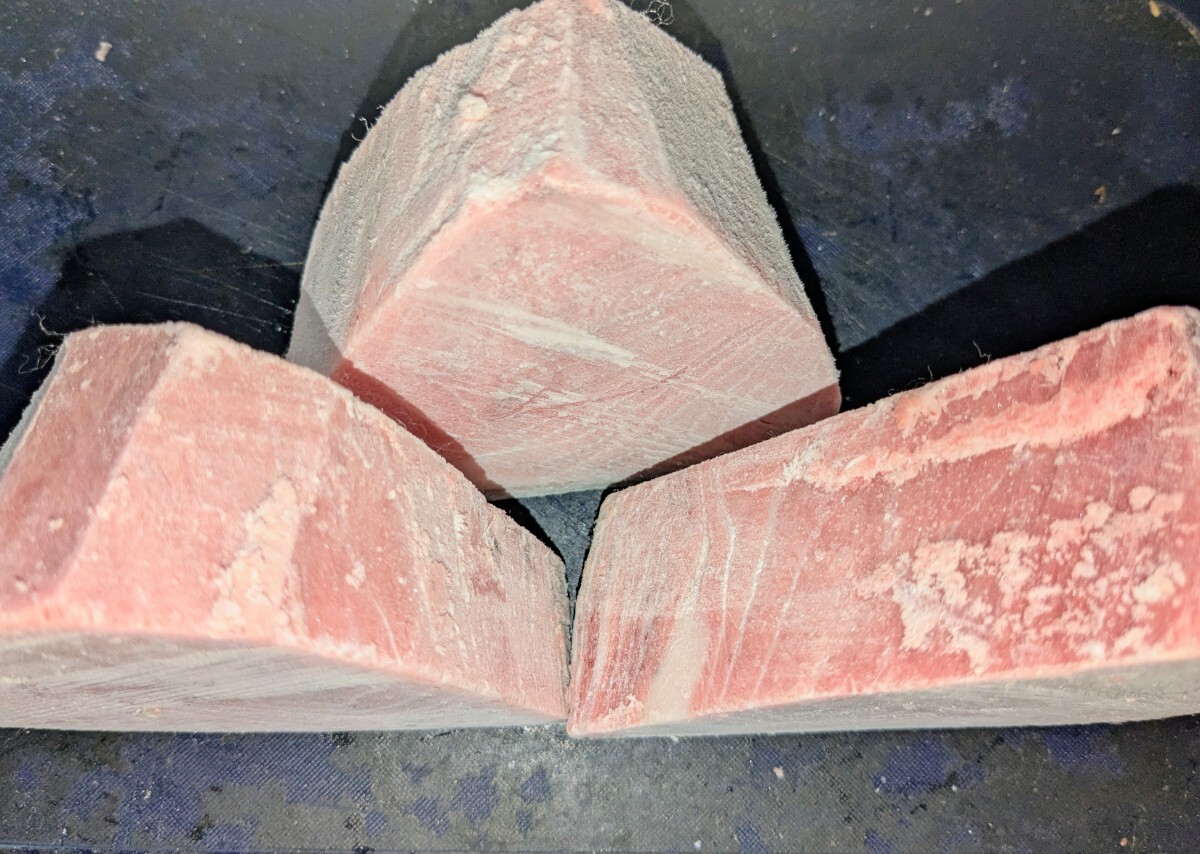 【即決】業務用天然ミナミ鮪中トロブロック端材 900g★3ブロック入り①_画像3