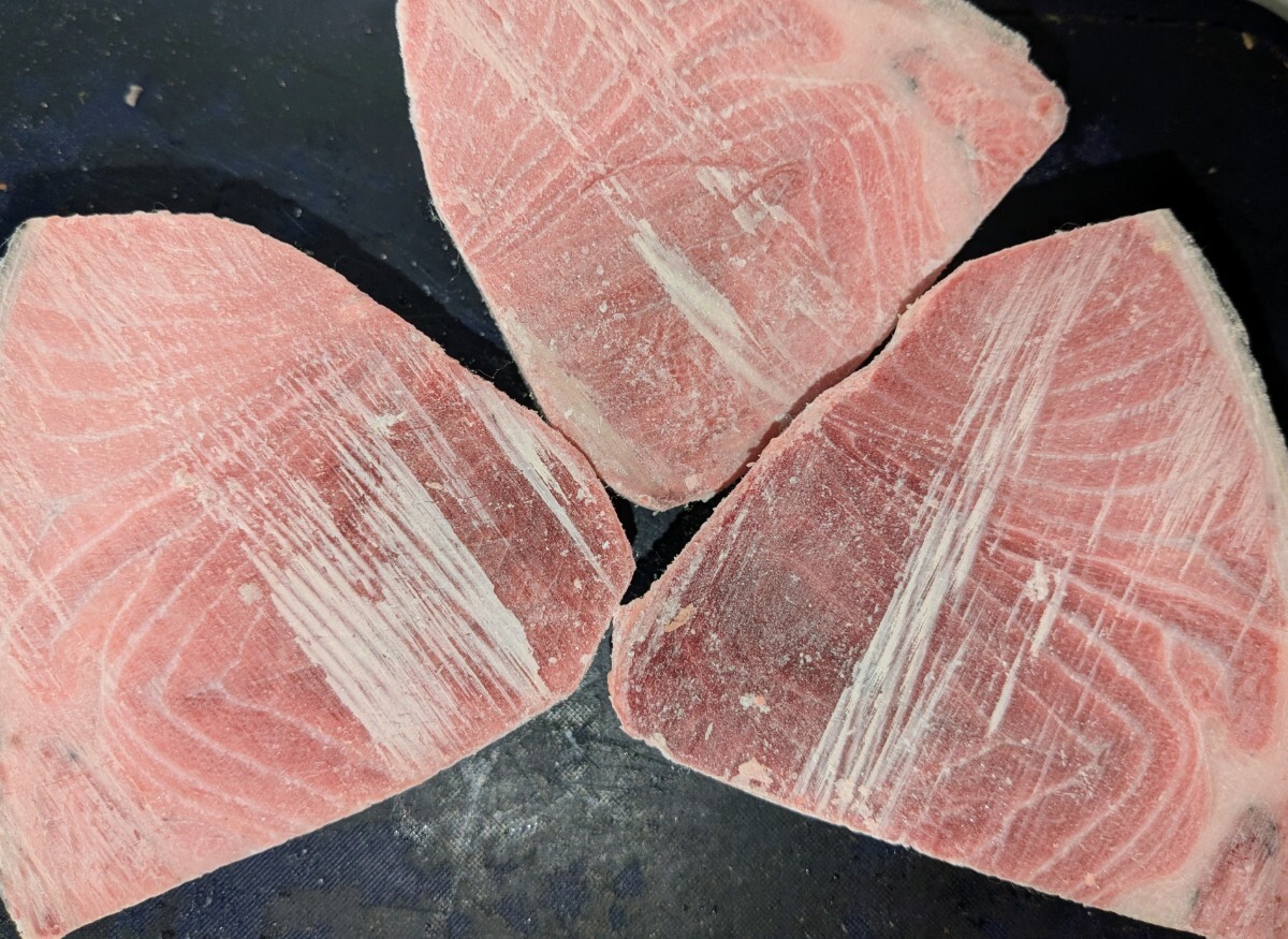 【即決】業務用天然ミナミ鮪中トロブロック端材 900g★3ブロック入り①_画像5