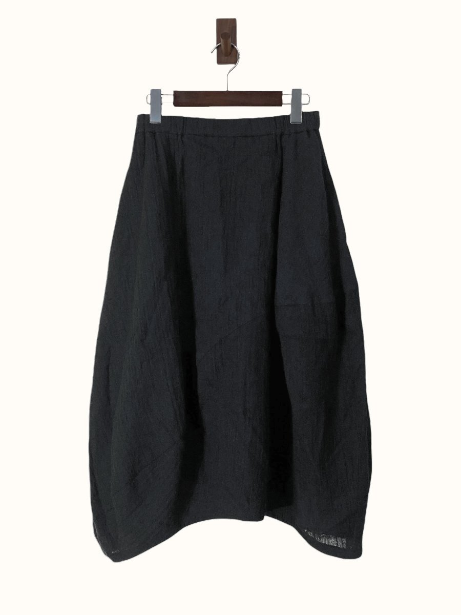 2021年美品 芽風/センソユニコ ウール100％イレヘムコクーンフレアスカート 38/黒 sc992_画像2