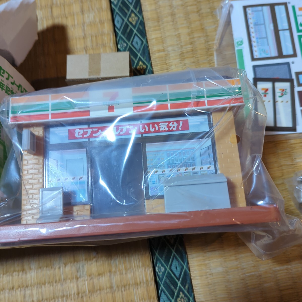 セブンイレブン35周年記念貯金箱＆チョロQ_画像2