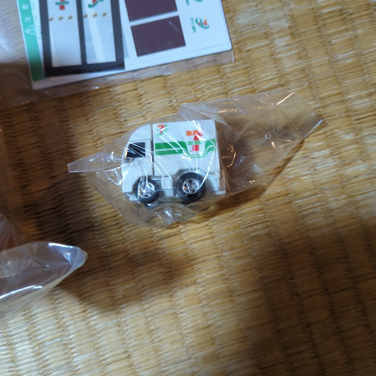 セブンイレブン35周年記念貯金箱＆チョロQ_画像3