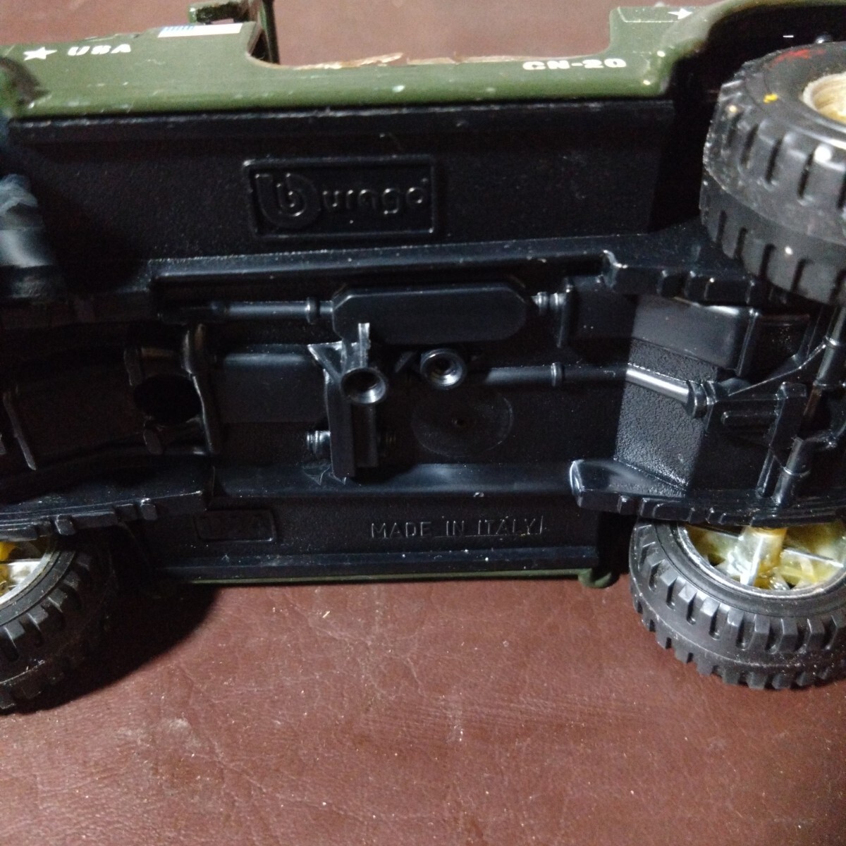  BBurago Jeep 1/24 миникар USA Jeep Италия производства 