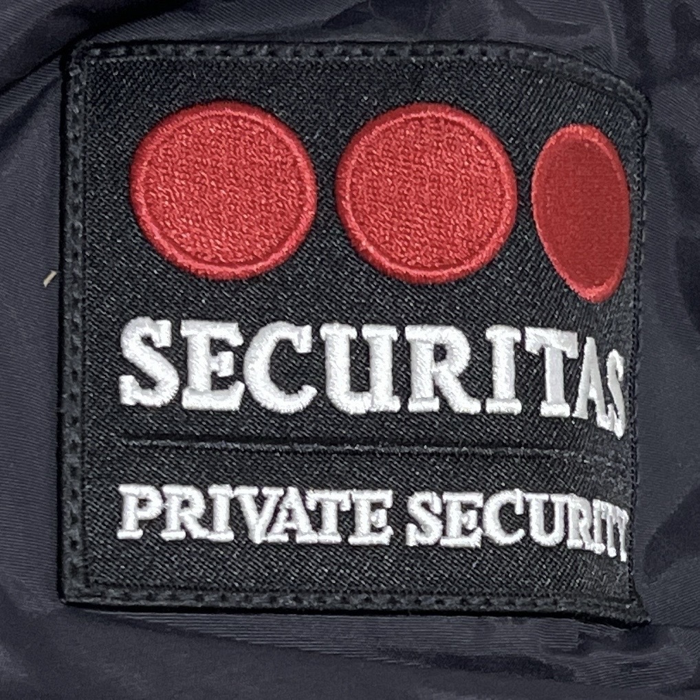 VF ビーエフソリューションズ セキュリタス ワッペン 中綿ジャケット Mサイズ相当 黒 撥水加工キルティングライナーエポーレット_画像2