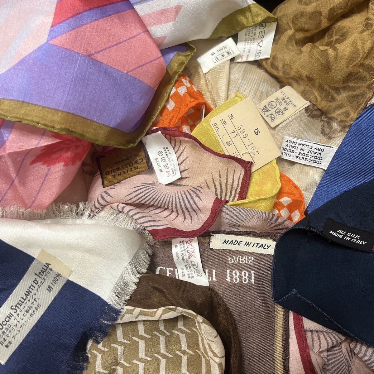 ブランドスカーフ シルクスカーフ ハンカチ まとめ売り イヴ・サンローラン セリーヌ CELINE 大判スカーフ お得 大量 日本製 タグ付きあり_画像4