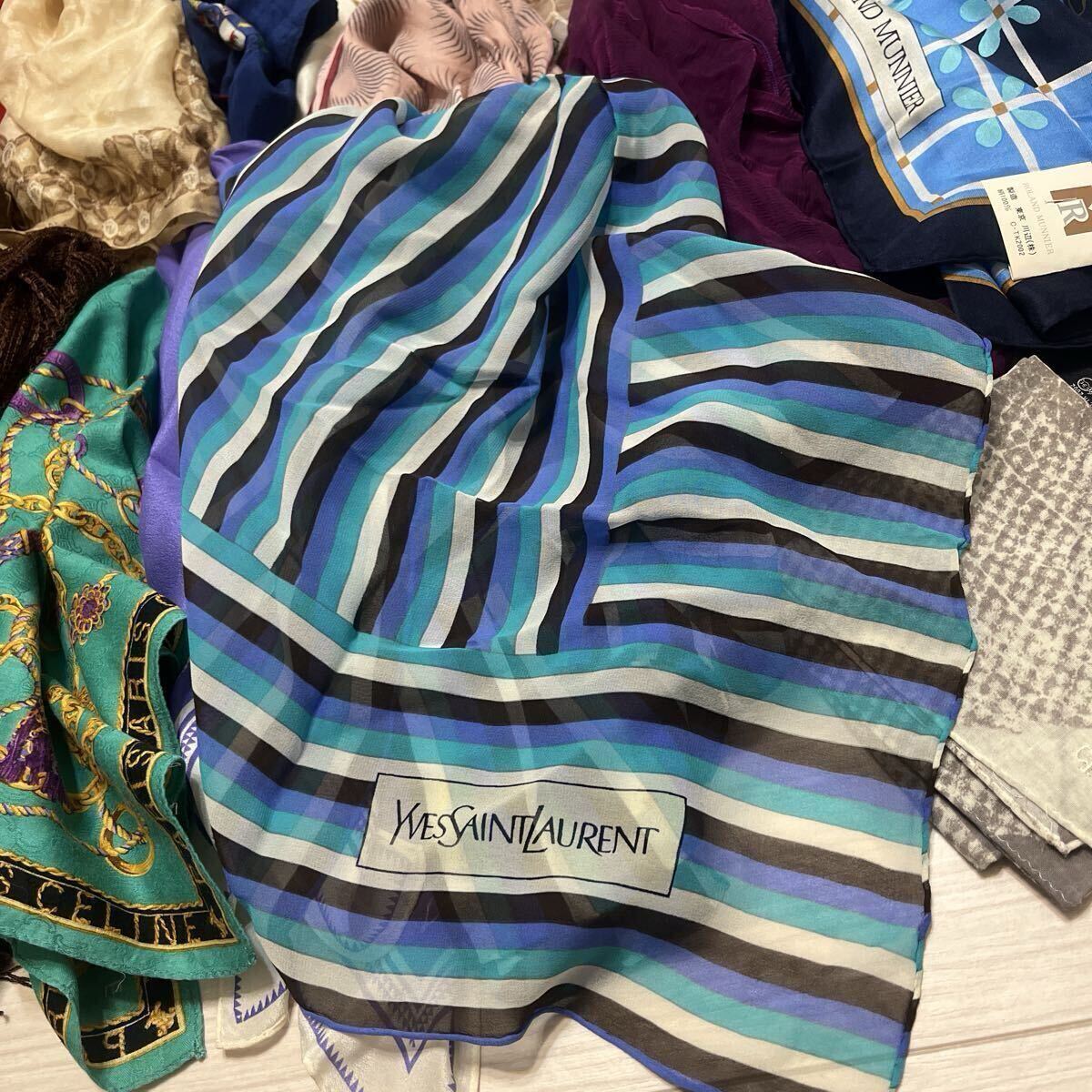 ブランドスカーフ シルクスカーフ ハンカチ まとめ売り イヴ・サンローラン セリーヌ CELINE 大判スカーフ お得 大量 日本製 タグ付きあり_画像6