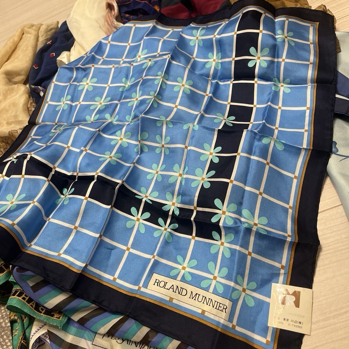 ブランドスカーフ シルクスカーフ ハンカチ まとめ売り イヴ・サンローラン セリーヌ CELINE 大判スカーフ お得 大量 日本製 タグ付きあり_画像7