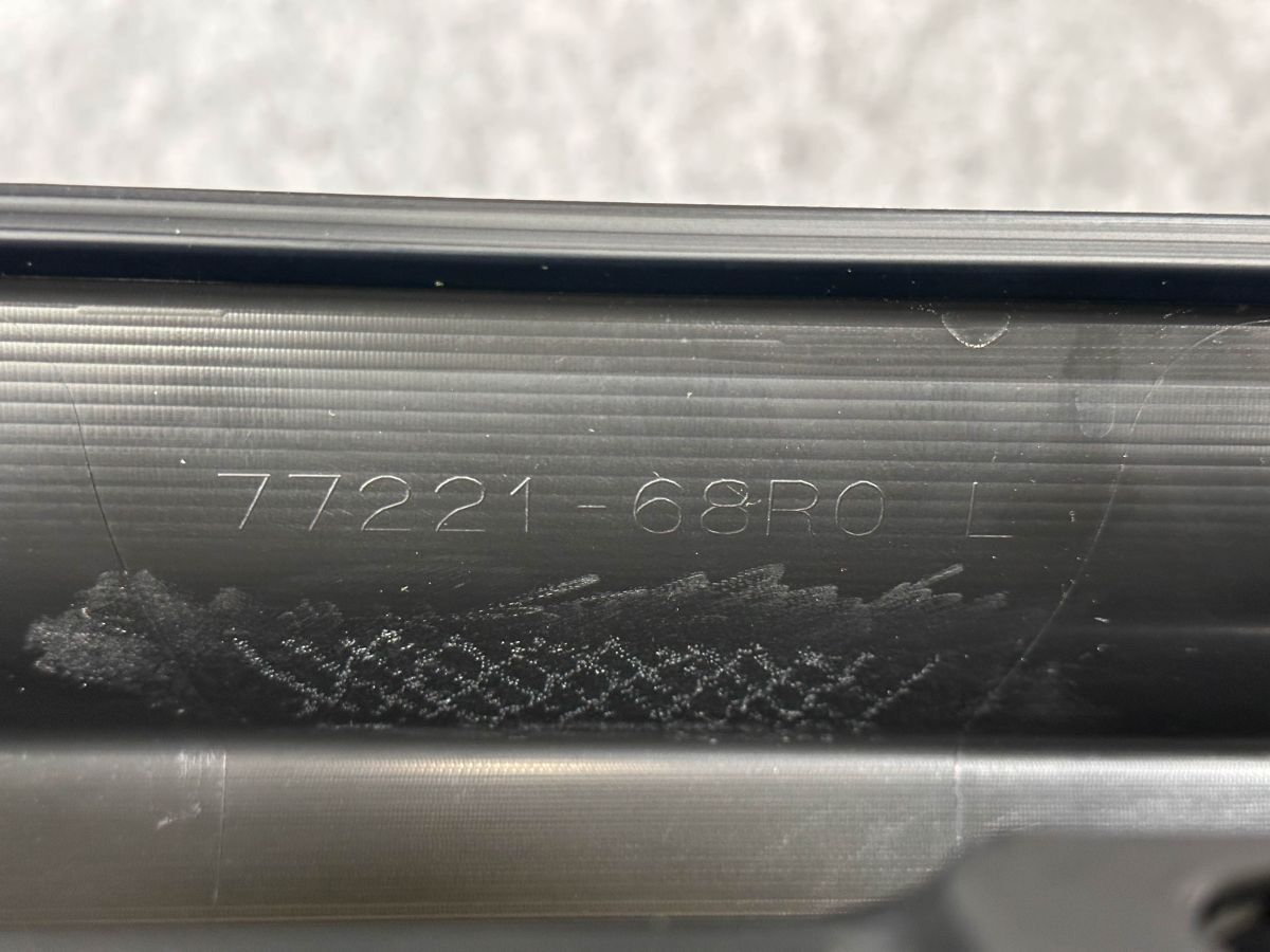 新車外し/美品 スイフトスポーツ ZC33S 純正 左サイドステップ サイドスカート 77220-68R00-5PK 77221-68R0 L カーボン調 管理32957_画像9