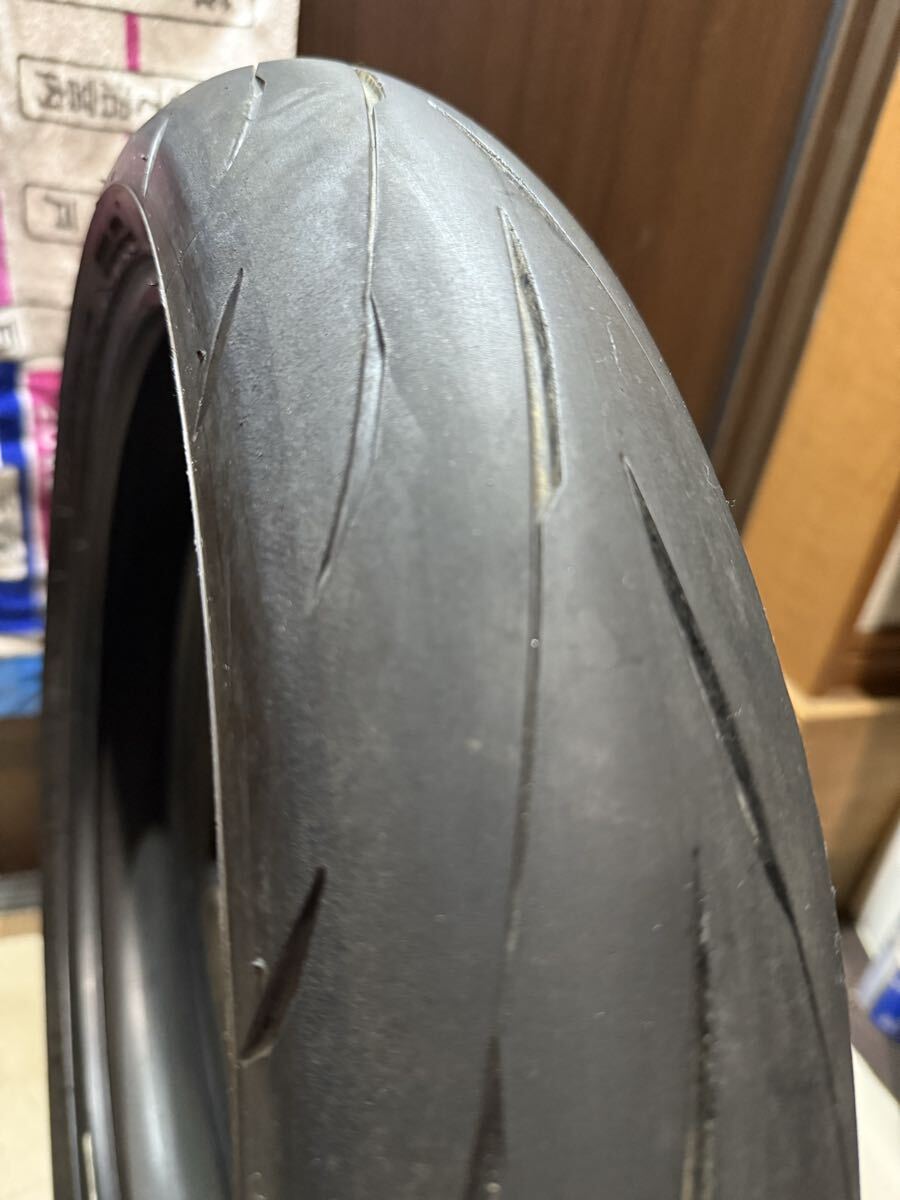 中古MCタイヤ 2023年製造 DUNLOP SPORTMAX Q5A 110/70R17 ダンロップ スポーツマックス 110 70 17 1723 M4092_画像4