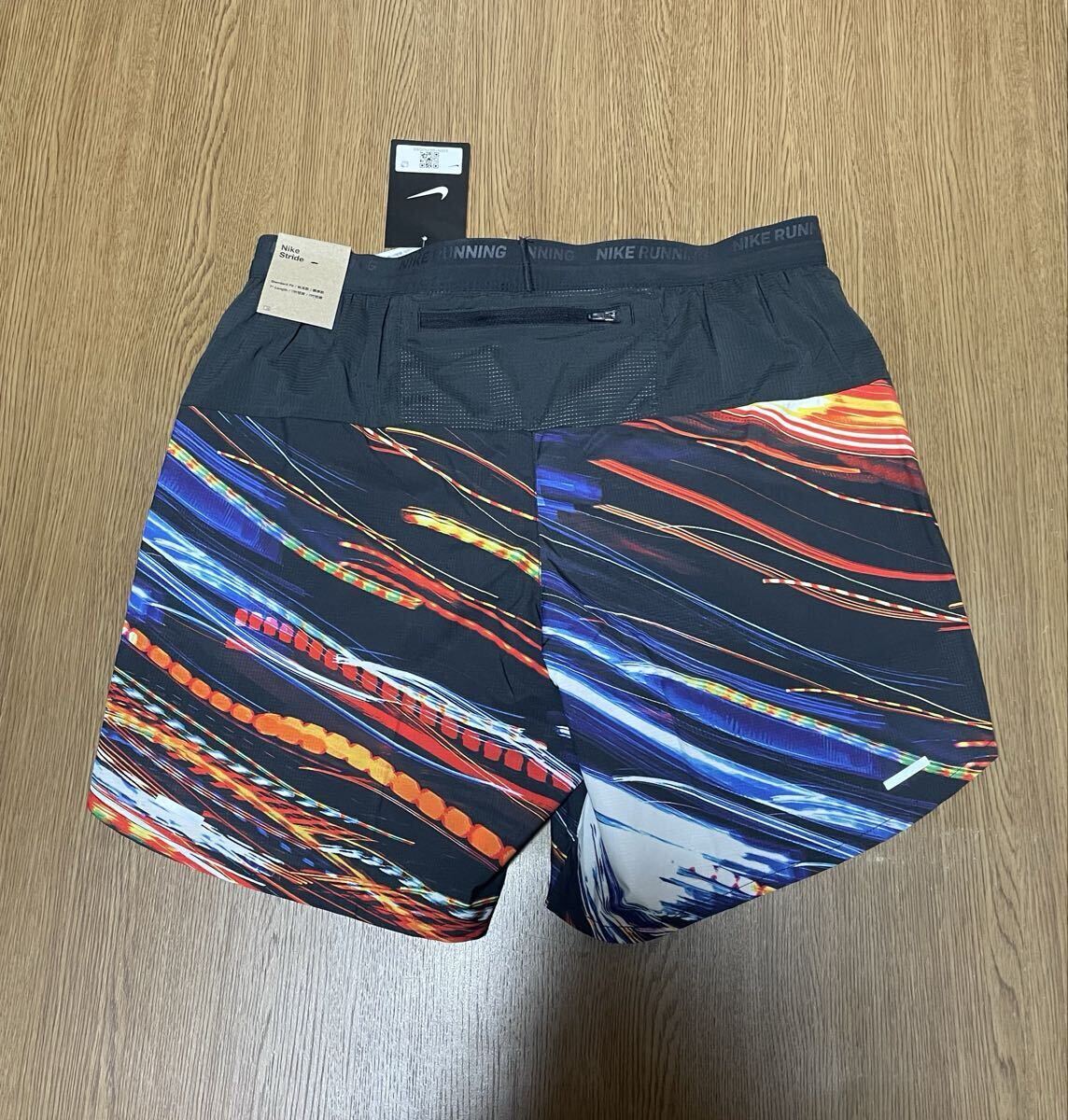 新品未使用　Mサイズ　Nike ランニングショーツ 多色 ショートパンツ_画像3