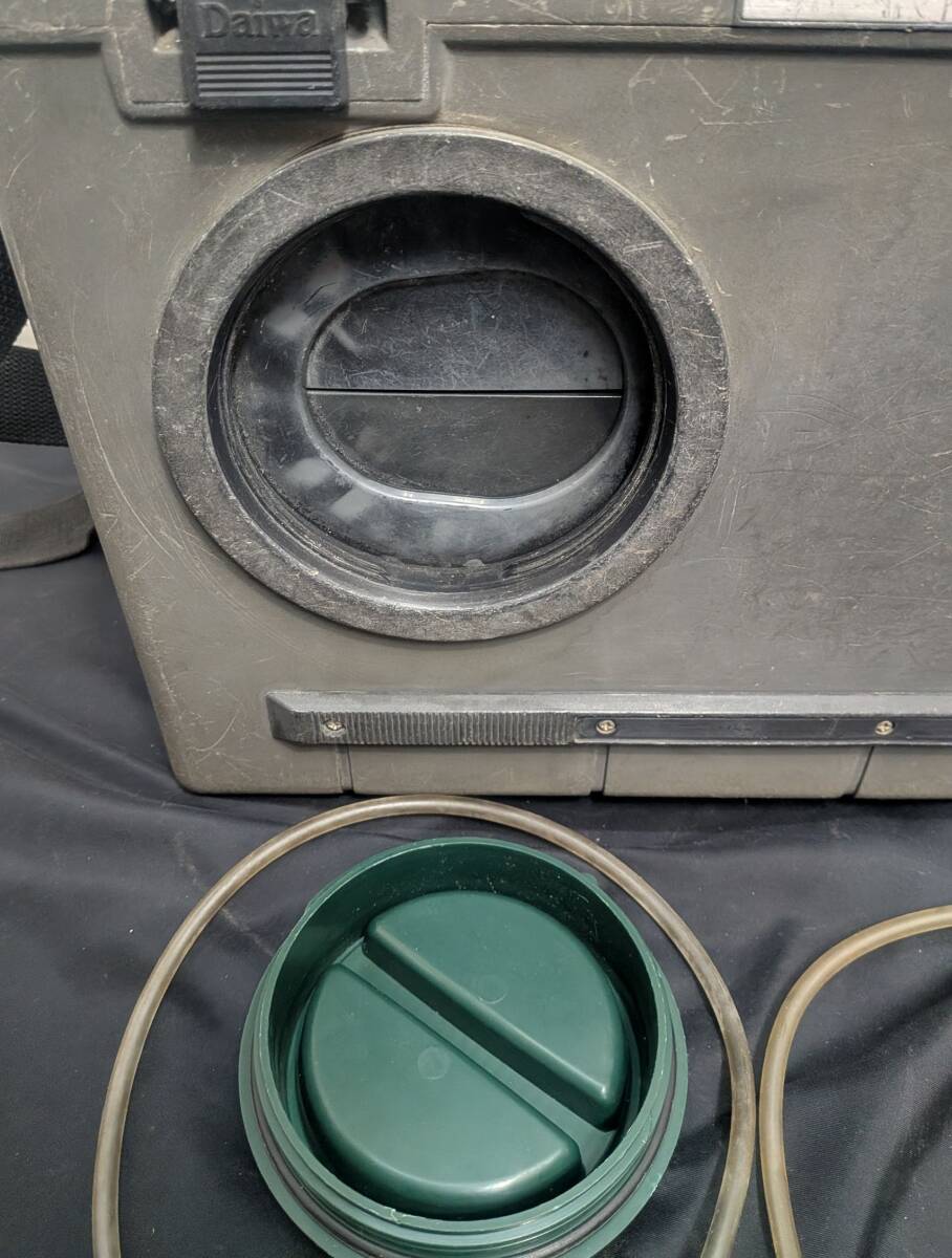 DAIWA Daiwa . can ... жестяная банка ящик для наживки компрессор рабочее состояние подтверждено форель рыбалка айю .. рыболовные снасти рыболовная снасть рыбалка сопутствующие товары 