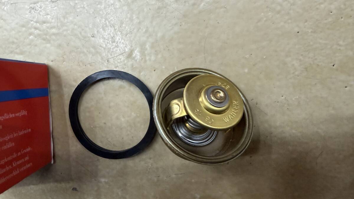 ボルボ 240 340 360 740 760 780 940 960 サーモスタット 273459 87℃ WAHLER 製_画像2