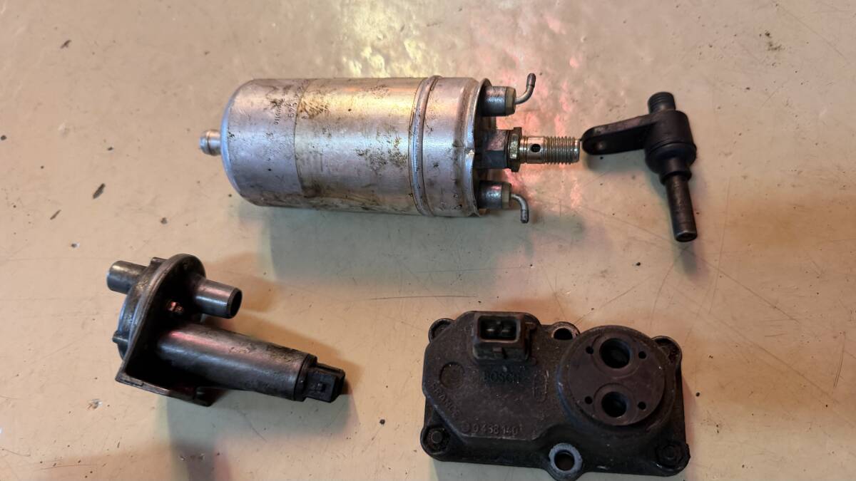 ボルボ 240 244 245 K-Jetro フューエルデスビ 他 パーツ 0 438 100 032_画像5