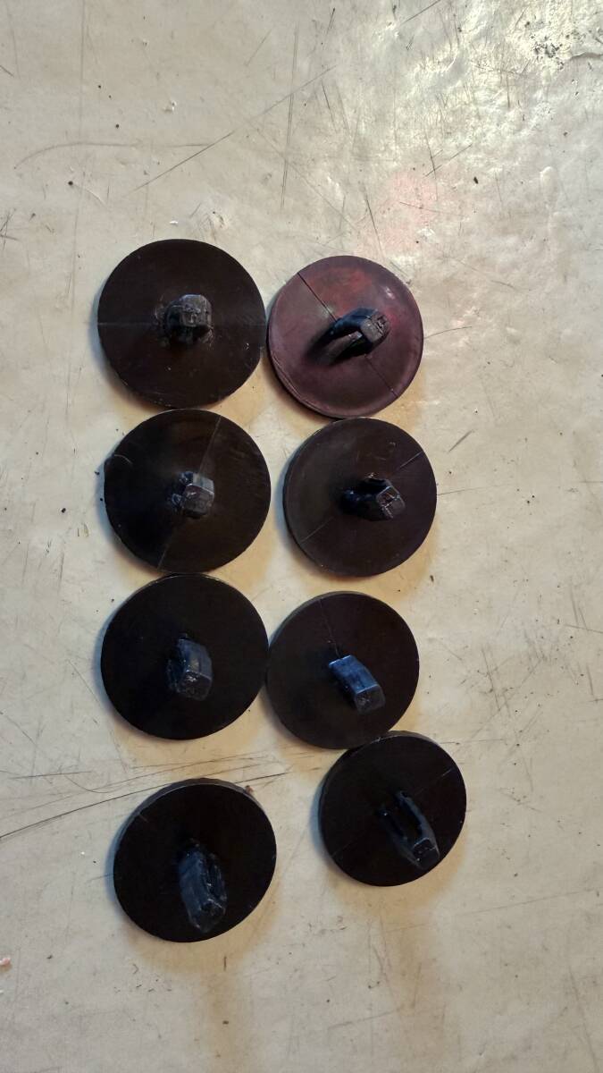 ボルボ 240 純正 ダッシュボード 下カバー プラグ 1247572 新品未使用 デッドストック 8個セット_画像1