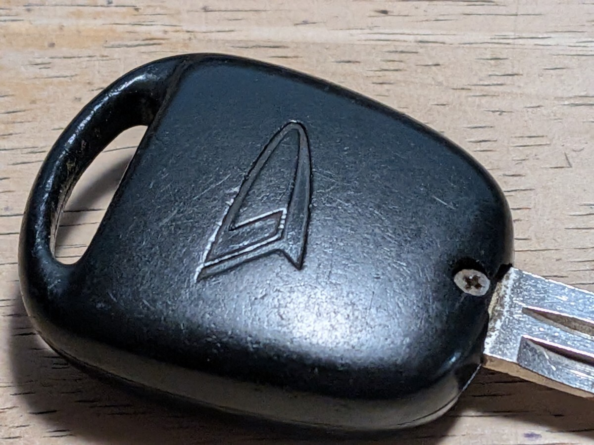 ハイゼット　アトレー　ミラ　ムーヴ等　ダイハツ　純正　キーレス　リモコン　鍵　 2ボタン　動作確認済　ネジ山潰れ_画像3