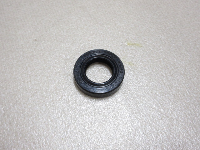 希少 ケンメリ GC110 GC111 用 ステアリングギアボックス ウォームギア オイルシール_画像1