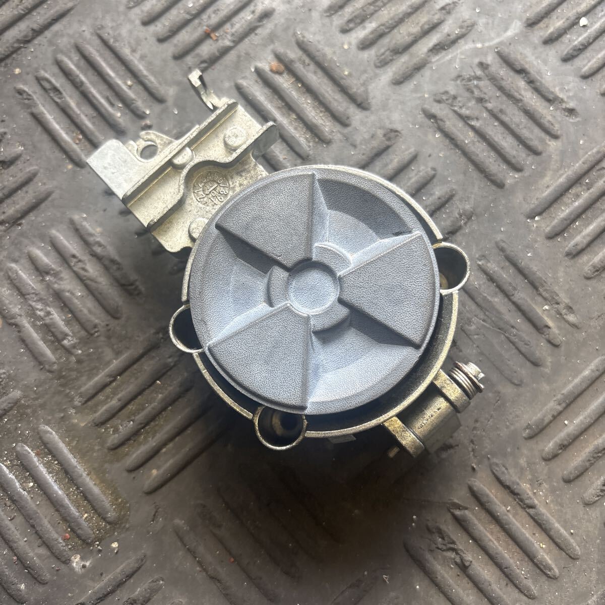 ヤマハ YAMAHA シグナスX 2型 台湾 キーシリンダー ガソリンタンク蓋　A52_画像7