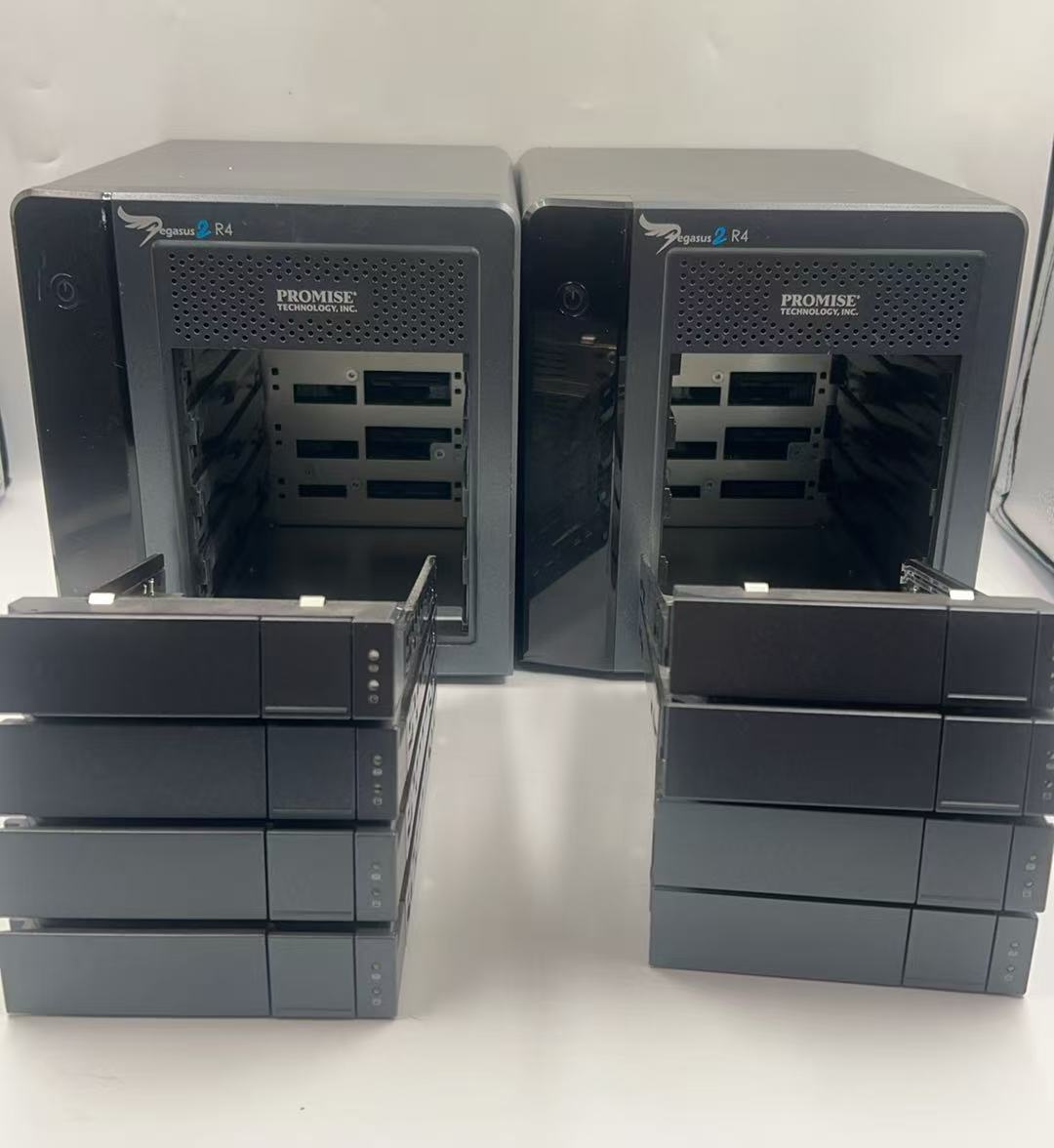 Promise Technology PEGASUS2 R4 3.5型ケースのみ 「2台セット」★通電確認まで ・ 現状品_画像3