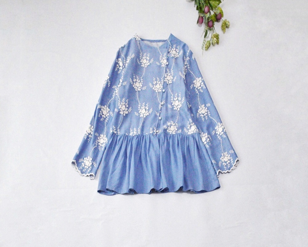 【L】総刺繍シンプルな大人可愛いトップス♪_画像1