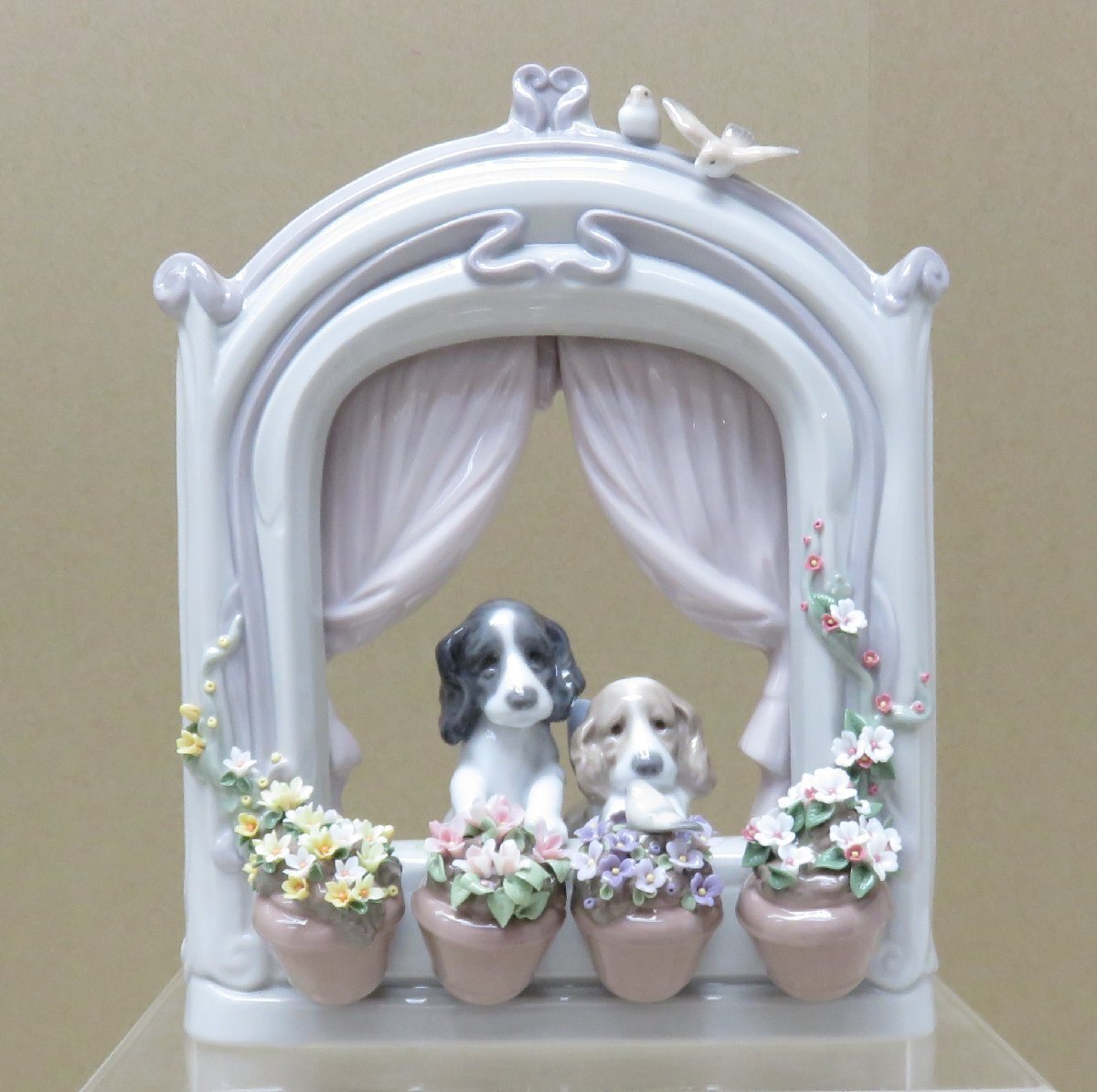 中古 LLADRO リヤドロ 可愛いながめ 6502 ガラスケース フィギュリン 陶器 陶芸 工芸品 西洋陶磁 インテリア 置物 オブジェ 犬 子犬 鳥 花_画像2