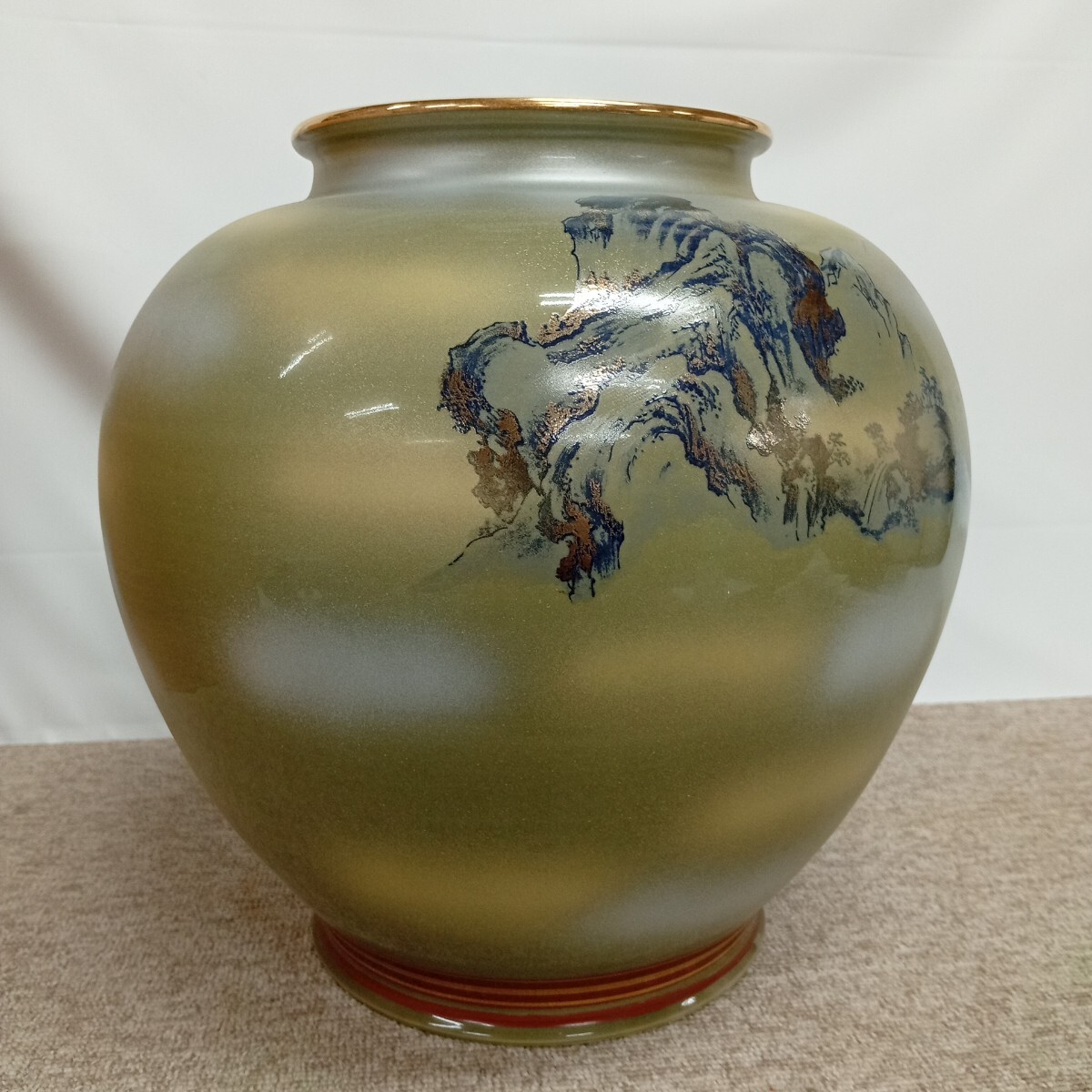 usB-864 九谷焼 花瓶 陶勝 花入 花器 インテリア 金彩 山水 工芸品 高さ約31cm 現状品_画像6