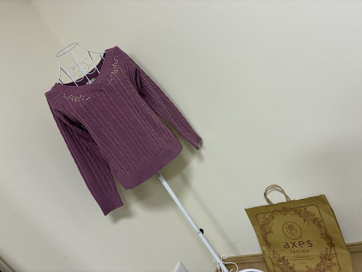 アクシーズファム☆フェイクパール.ビジュー.ビーズ飾りケーブル編みニットトップス、Vネックセーター☆used _画像1