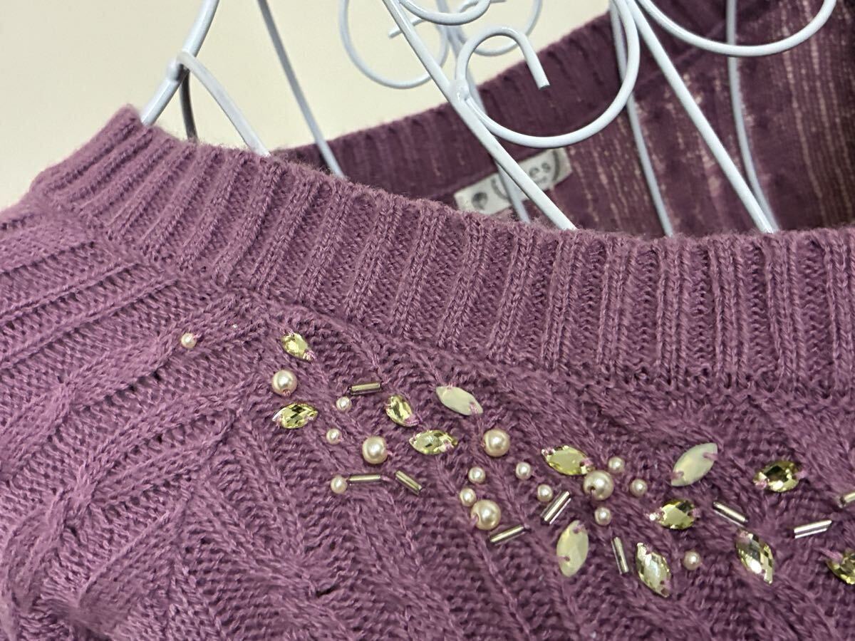 アクシーズファム☆フェイクパール.ビジュー.ビーズ飾りケーブル編みニットトップス、Vネックセーター☆used _画像2