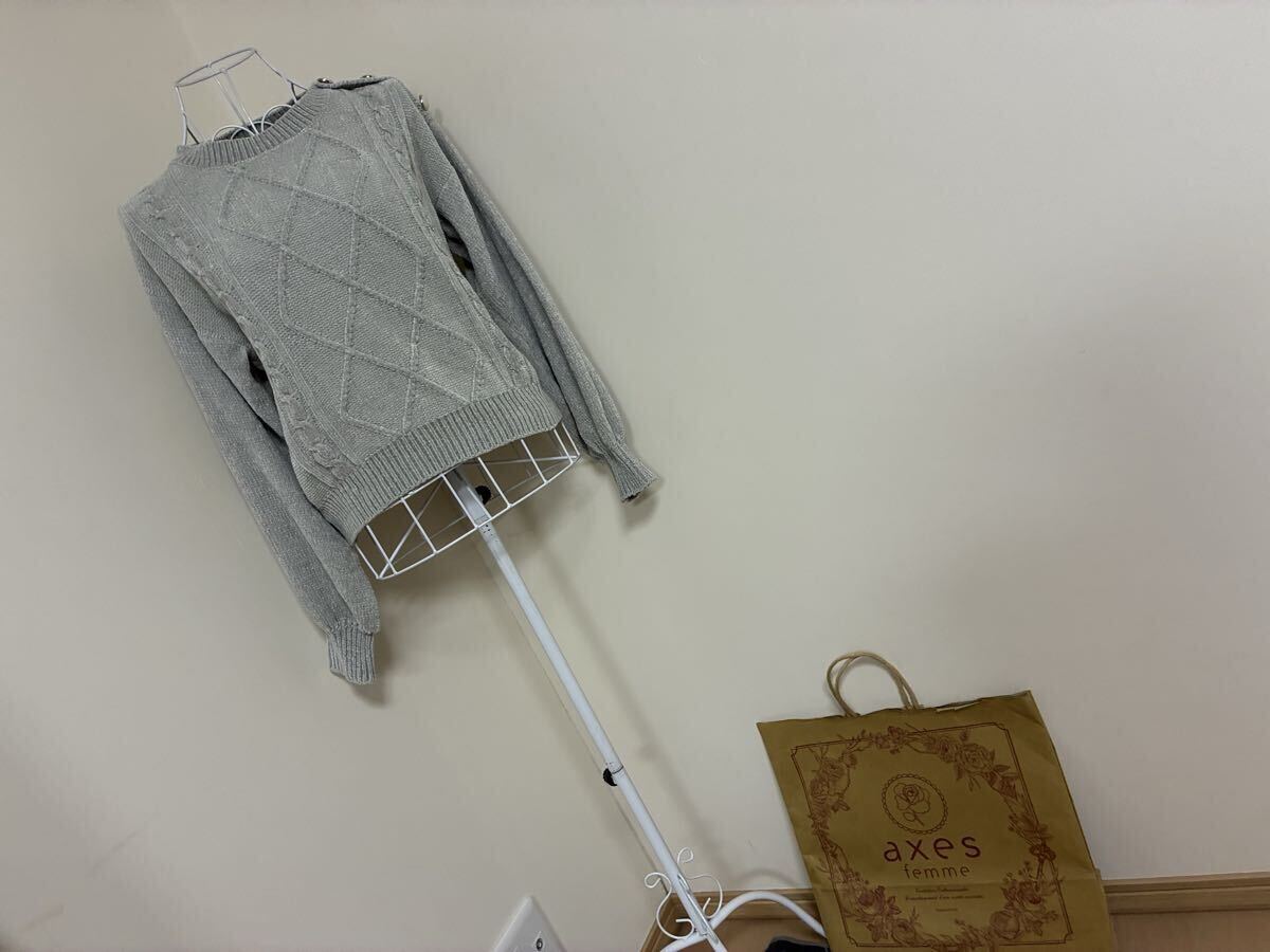 アクシーズファム☆肩ボタン使いマシュマロニットプルオーバートップス、セーター☆used _画像1