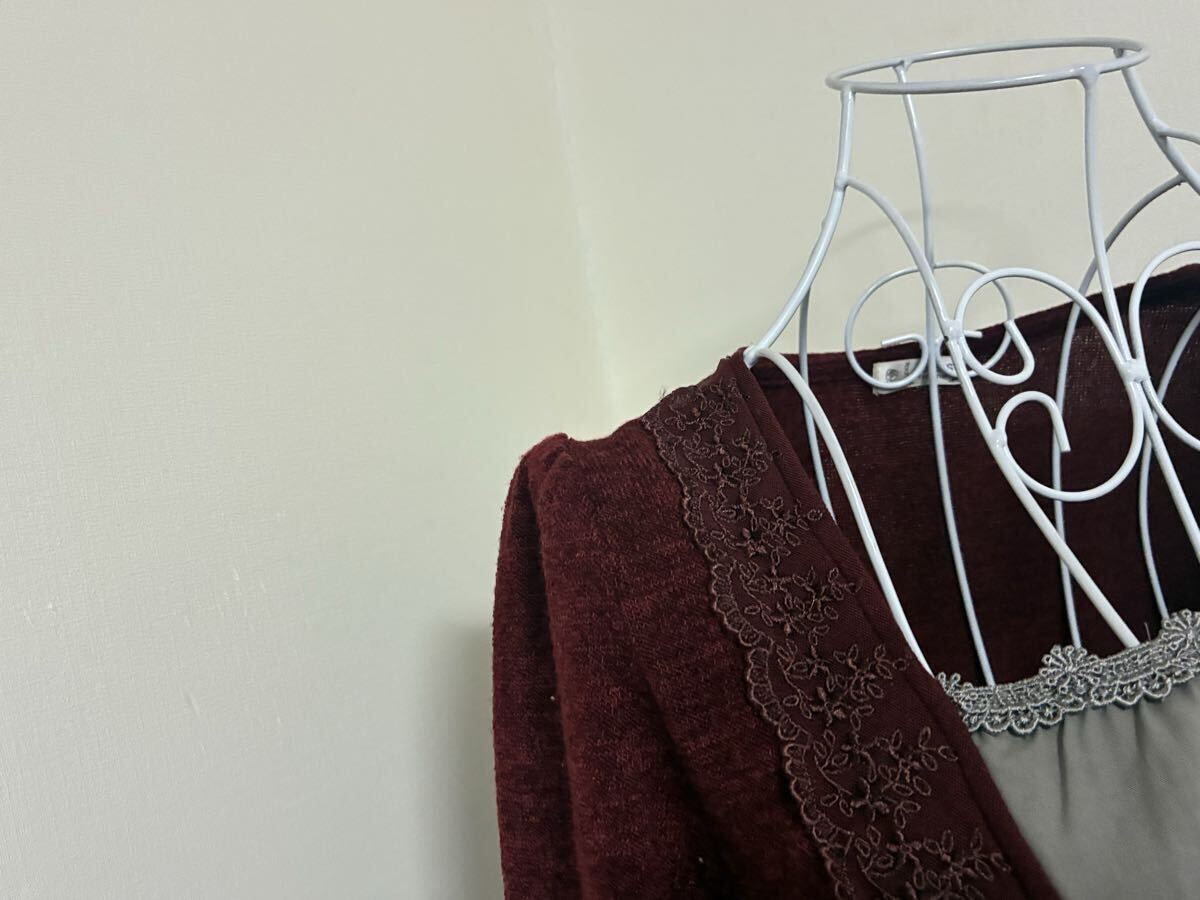 アクシーズファム☆レース.ボタン飾り生地切り替え裾ラメプリントレイヤード調ニットプルオーバートップス☆used_画像2