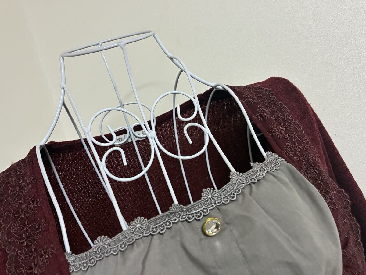 アクシーズファム☆レース.ボタン飾り生地切り替え裾ラメプリントレイヤード調ニットプルオーバートップス☆used_画像3