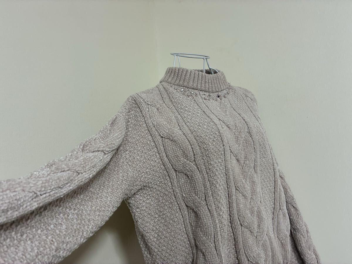 アクシーズファム☆フェイクパール.ビジュー飾りケーブル編みモール調ハイネックニット、セーター、トップス☆used _画像5
