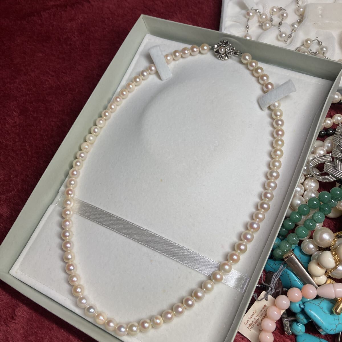 約2キロ アクセサリーまとめ リング ネックレス イヤリング ブローチ 真珠 パール 本真珠 天然石 ブランド他 大量アクセサリー_画像3