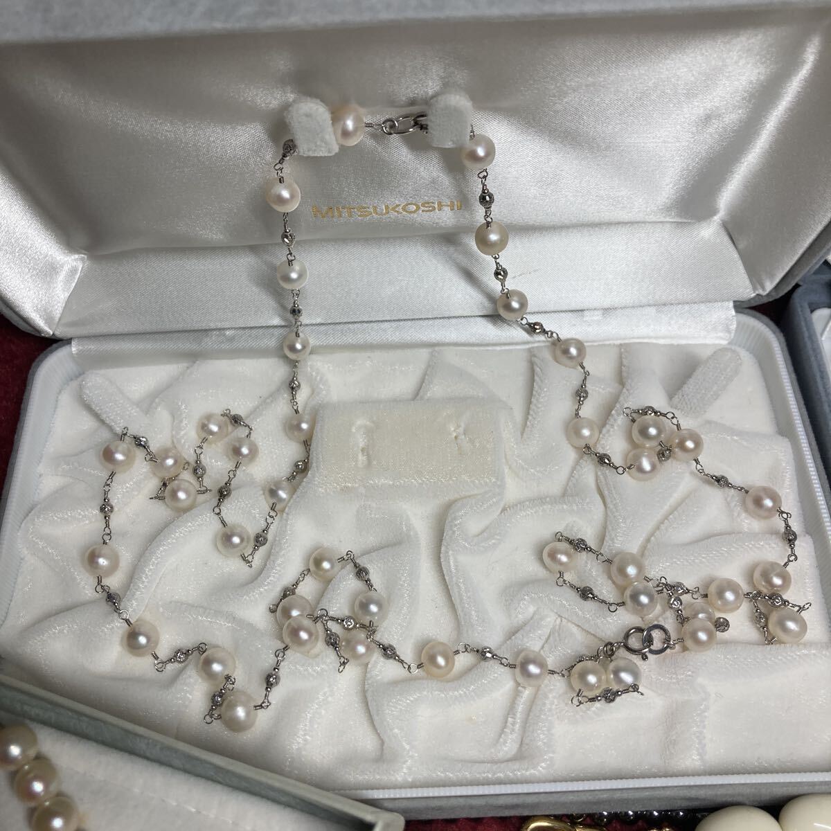 約2キロ アクセサリーまとめ リング ネックレス イヤリング ブローチ 真珠 パール 本真珠 天然石 ブランド他 大量アクセサリー_画像4