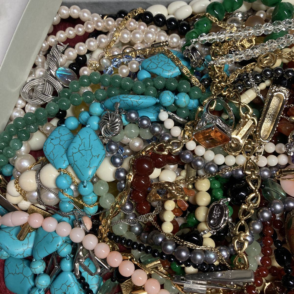 約2キロ アクセサリーまとめ リング ネックレス イヤリング ブローチ 真珠 パール 本真珠 天然石 ブランド他 大量アクセサリー_画像5