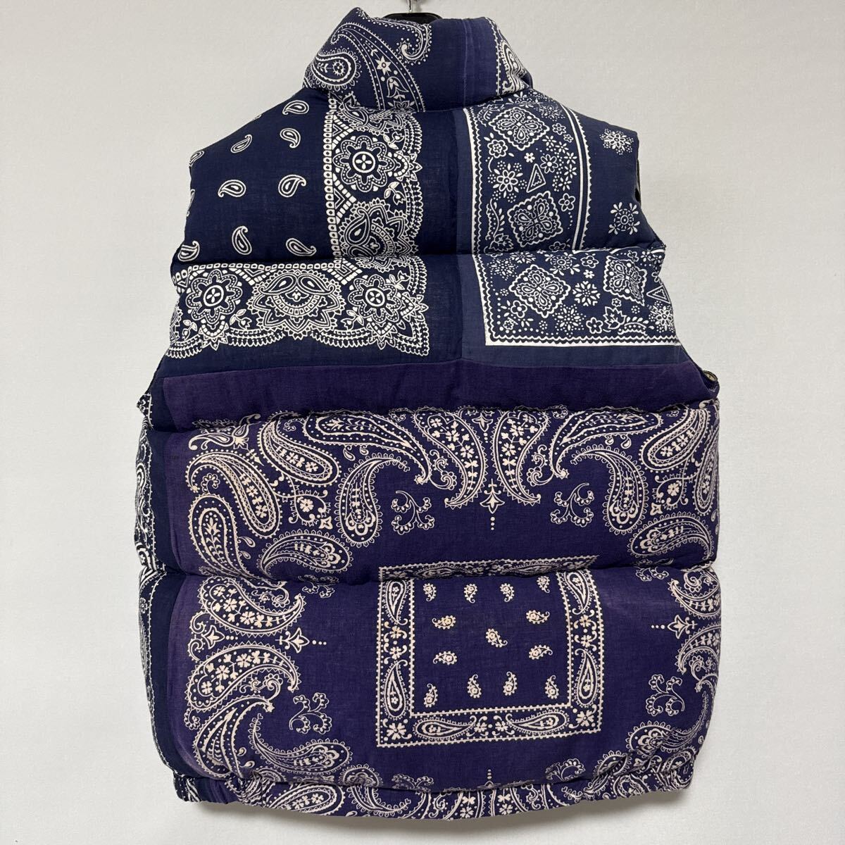 新品同様 アメリカ 製 クレセント ダウン ワークス バンダナ 柄 ダウン ベスト S crescent down works down vest bandanna USA _画像3