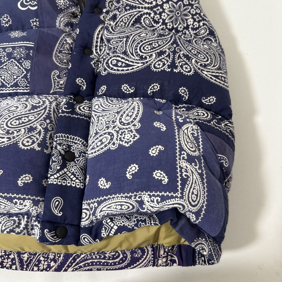 新品同様 アメリカ 製 クレセント ダウン ワークス バンダナ 柄 ダウン ベスト S crescent down works down vest bandanna USA _画像6