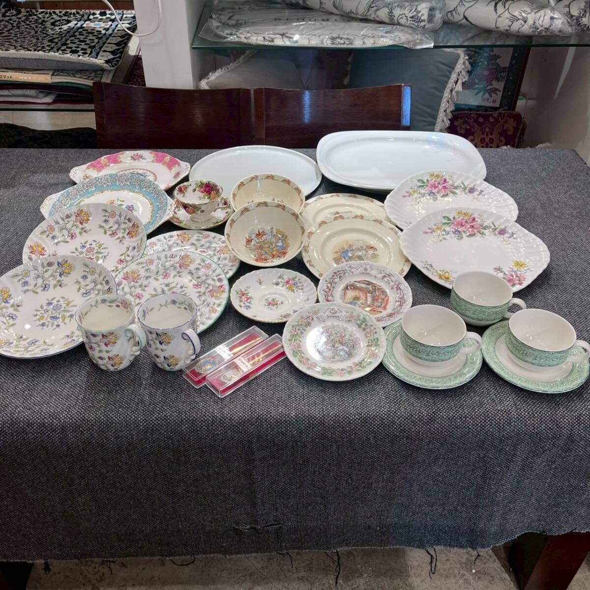 【 まとめ 】 洋食器 まとめ売り 64点 カップ＆ソーサー 大皿 プレート ロイヤルコペンハーゲン ジノリ ロイヤルアルバート MINTON_画像2