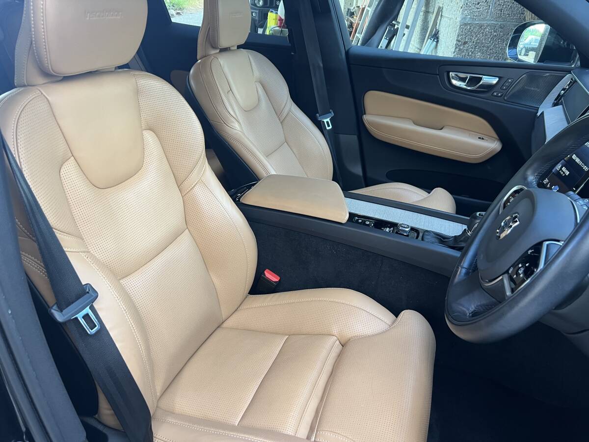 R2年モデル　ボルボ　XC60 D4 インスクリプション　AWD ディーゼル車　ヘッドアップディスプレイ　レザー　車検R9年8月　乗って帰れます_画像8