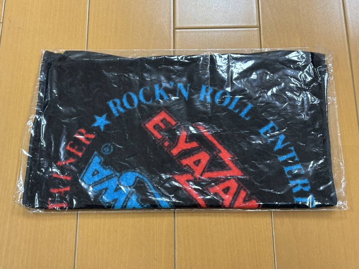 ＜新品・未使用＞　矢沢永吉　ハンドタオル（ロゴ）黒赤青_画像2