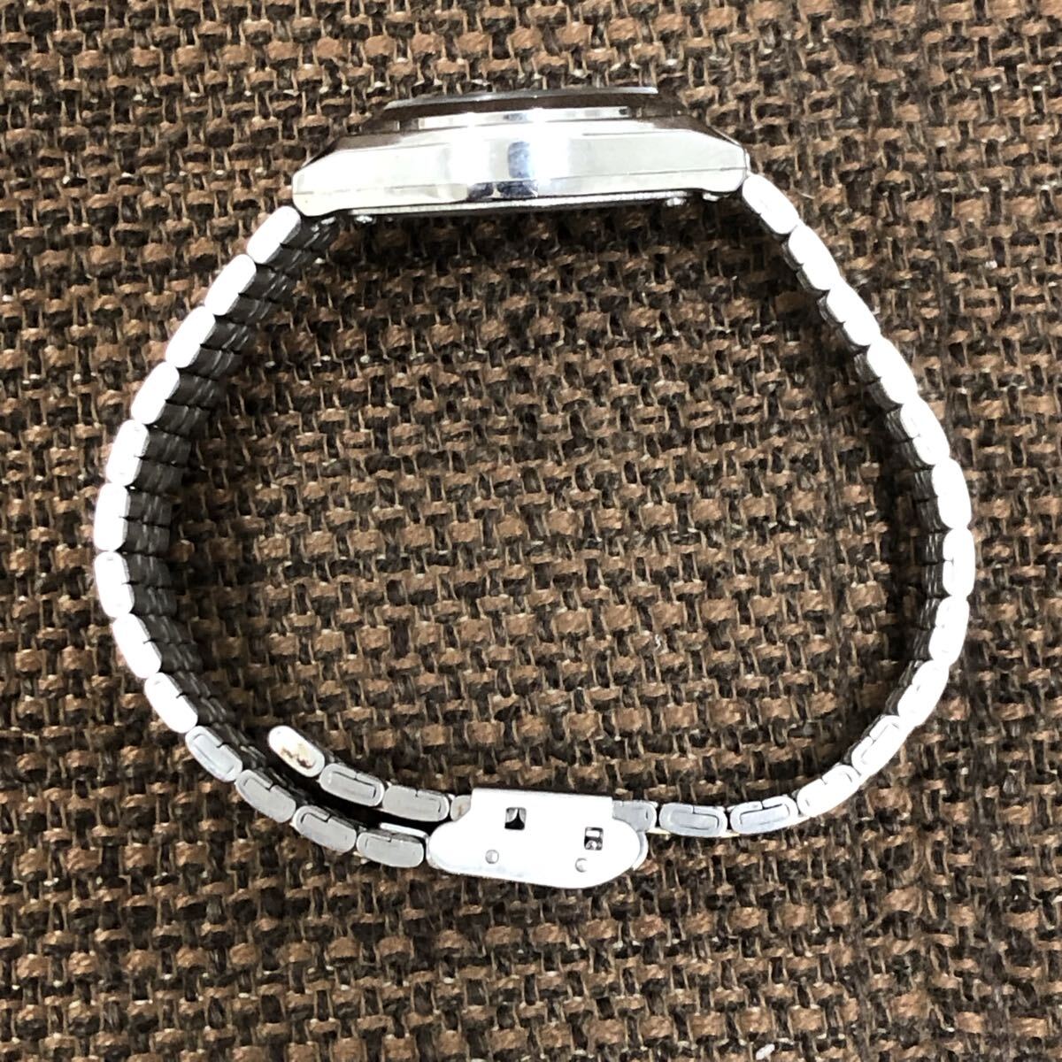 ① CITIZEN Q&Q シチズン キューアンドキュー ソーラー EL31 腕時計 稼動品_画像3