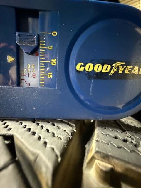 【今が買い時!】175/65R14 82Q PIRELLI ピレリ ICEASIMMETRICO PLUS アイスアシメトリコ プラス アシメ スタッドレス 21年製 中古品4本(F)_画像6