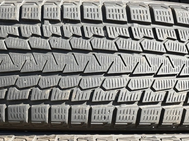 【今が買い時!!】215/70R16 100Q YOKOHAMA ヨコハマタイヤ ICE GUARD アイスガード G075 スタッドレス 20年製 中古品4本セット(F)_画像2