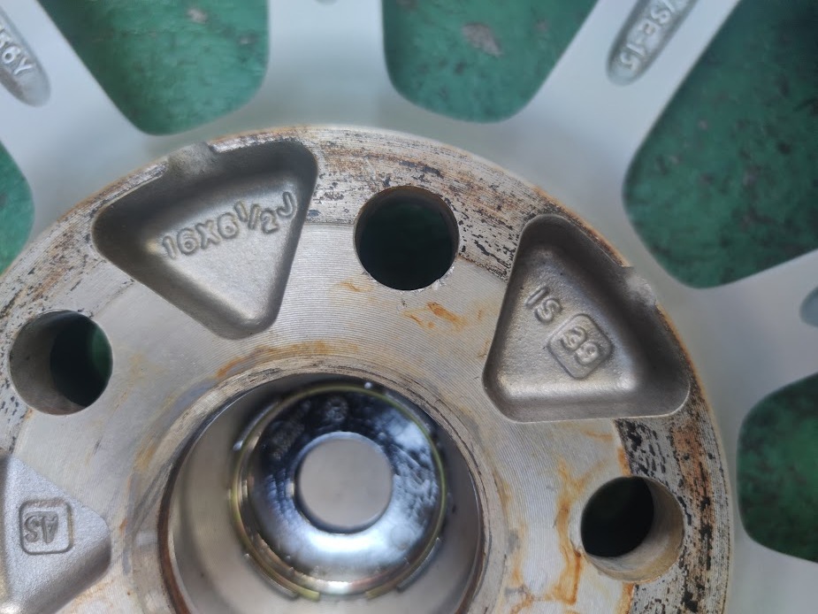 【バリ溝・良品】エコフォルム 16インチ 6.5J +39 PCD114.3 ブリヂストン ブリザック VRX2 215/60R16 トヨタ専用設計 マークⅡ エスティマ_画像9